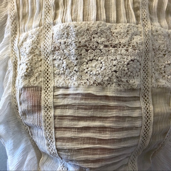 White blouse - Picture 6 of 7